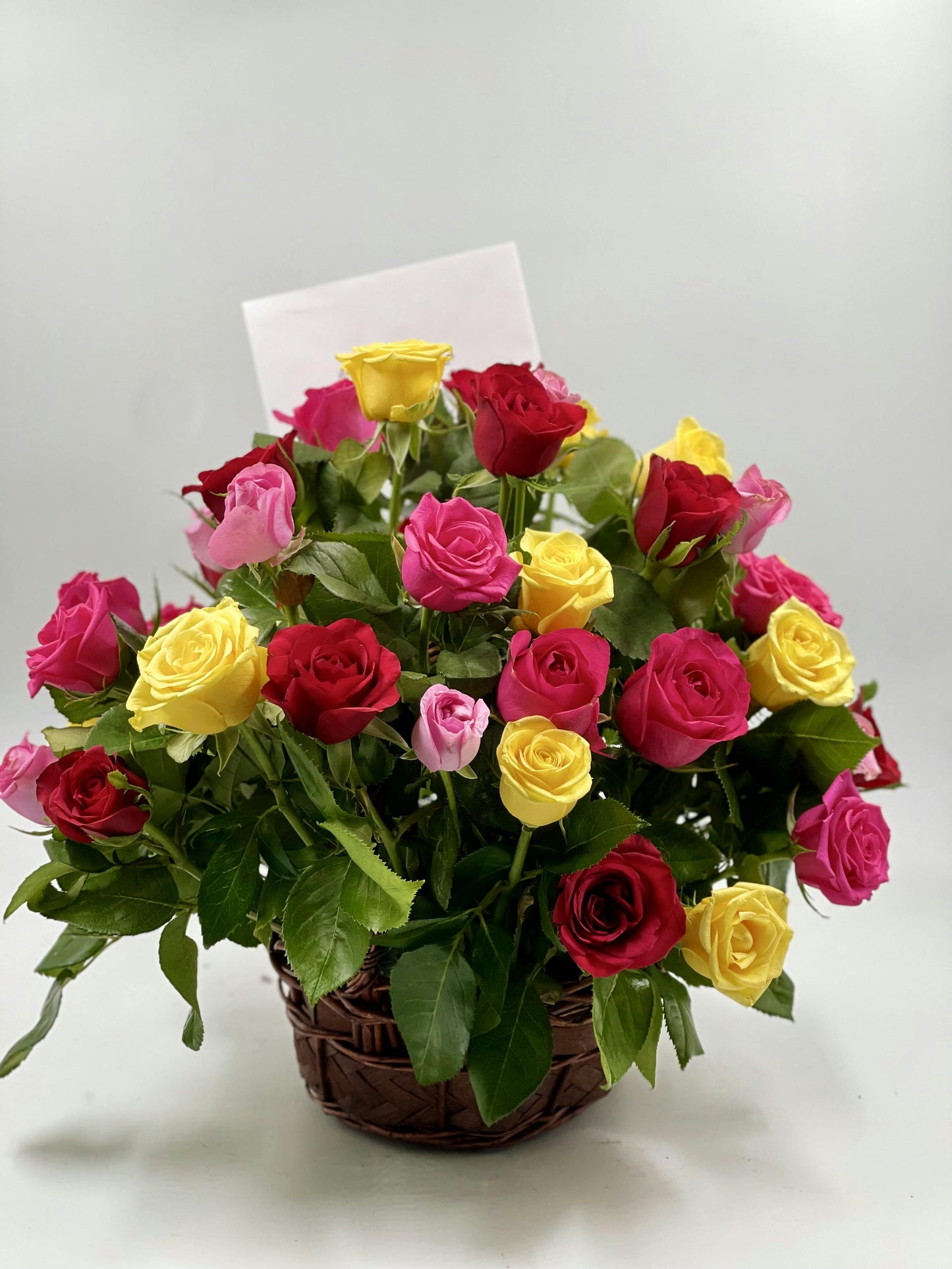 mix roses basket