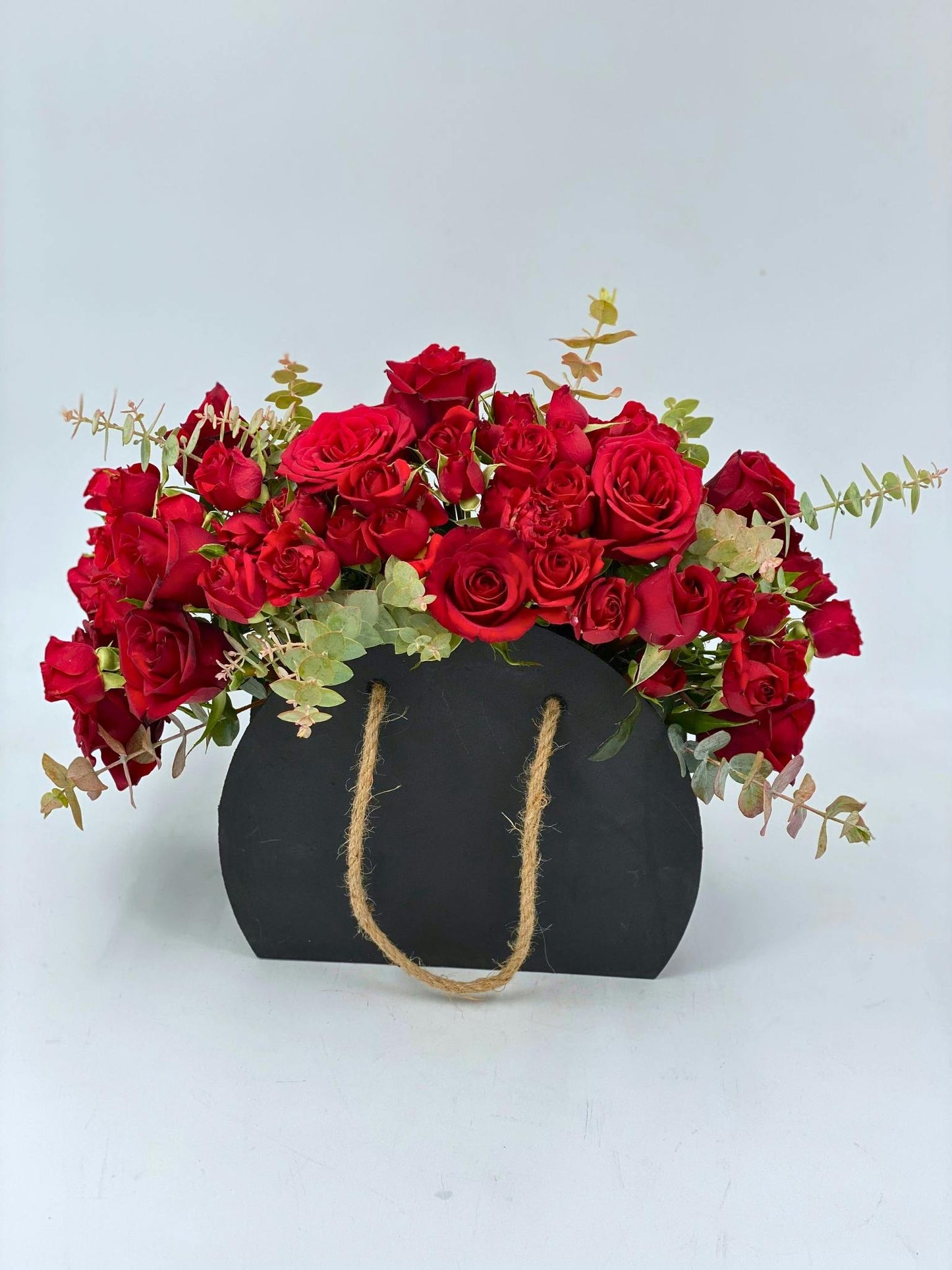 Picnic bag or baby red roses